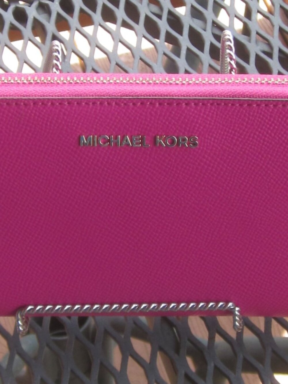 Michael Kors Wild Berry Wristlet Wallet Travel Continental - Picture 5 of 5